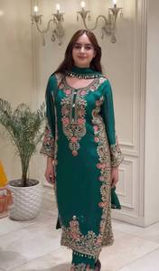 Ensemble Anarkali prêt-à-porter entièrement brodé avec haut, pantalon palazzo, dupatta, manches fantaisie, bordure Latkan, design de créateur, en tissu lourd imitation - Product Image 2