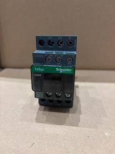 คอนแทคเตอร์ควบคุม TeSys D รุ่น LC1D128M7 3P 128A AC-1 220V 50/60Hz ความสามารถในการตัดวงจรแบบสามเฟส - Product Image 5