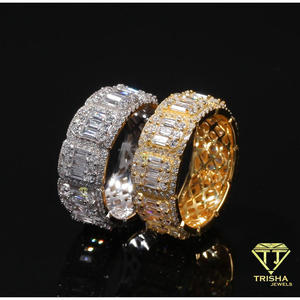 Anillo de Plata de Ley 925 con Moissanita y Diamantes Brillantes en Múltiples Filas con Diseño en Tono Dorado para Mayoristas y Minoristas - Product Image 3