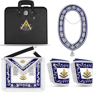 Tablier de Maître Ancien Maçon en Cuir d'Agneau Premium Brodé à la Main, Collier à Chaîne avec Bijou, Manchettes et Étui en Cuir - Officiel - Product Image 3
