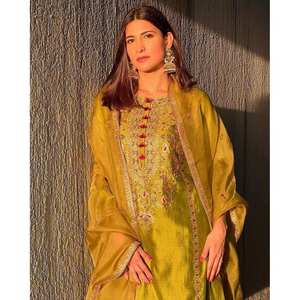 Conjunto de Ropa India y Pakistaní de Diseño LC para Fiestas, Color Amarillo, Talla Única, Top, Pantalón y Dupatta - Product Image 3