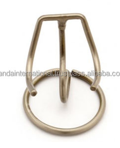 Support de coeur en laiton avec support en métal de haute qualité en gros de couleur noire pour les urnes de crémation de coeur - Product Image 2