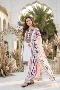Conjunto de traje Patiala estampado premium para mujer, Kurta de algodón de diseñador con Dupatta, atuendo étnico tradicional para uso diario informal. - Product Image 3
