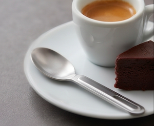 Juego de cubiertos minimalistas de metal con acabado de alto brillo, apto para lavavajillas, perfecto para uso en catering. - Product Image 3