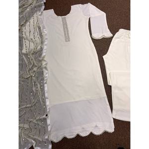 Ensemble de costume élégant pour femmes avec des coutures fantaisie et des travaux de rivetage Moti, magnifique pour tous les jours - Product Image 4