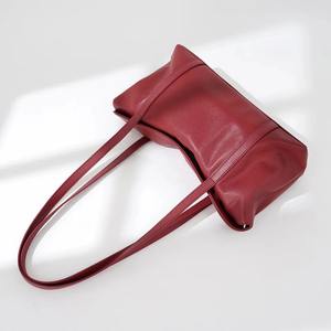 Bolso de Hombro de Cuero Genuino Premium para Mujer, Elegante, Rojo, Gran Capacidad, Cierre de Cremallera, Correas Largas, Estilo Versátil - Product Image 2