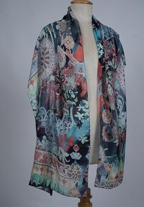 Écharpe vintage à motif floral pour femme, en tissu aérien, longue et élégante, accessoire doux pour le cou, idéale pour un usage décontracté. - Product Image 6