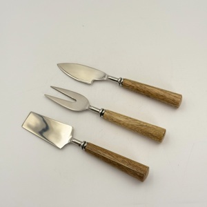 ชุดชีสสแตนเลสคุณภาพสูงพร้อมด้ามจับไม้และร่องในด้ามจับพร้อมแถบทองเหลืองสำหรับใช้ในบ้านและร้านอาหาร - Product Image 3