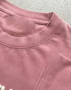 T-shirt surdimensionné personnalisé pour femme avec impression en relief, en coton premium, style streetwear ample, vente en gros, fabricant de t-shirts imprimés lourds pour femmes - Product Image 4