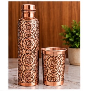 Juego de Botella y Taza de Agua de Cobre Grabado con Diseño Art Deco, con Tapa y Patrón de Abanico - Product Image 6