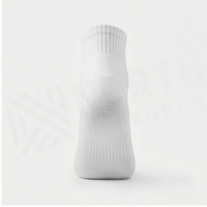 Chaussettes de cyclisme blanches personnalisées pour hommes, avec logo, pour le sport, la course, l'entraînement, respirantes, athlétiques, pour le sport en plein air, la course à pied, les vêtements décontractés 2026 - Product Image 1