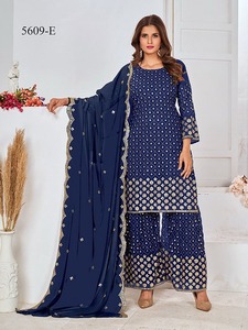 Ensemble de 3 pièces élégant en georgette indienne, style Shalwar Kameez, avec de riches broderies, idéal pour les fêtes et les mariages. - Product Image 2