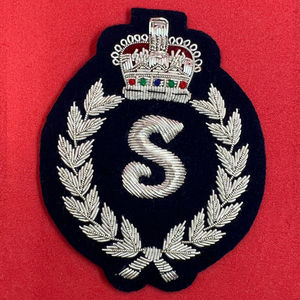 Insignias Bordadas a Mano Personalizadas, Insignias de Tela de Sarga de la Mejor Calidad, Nuevo Diseño, Insignias Bordadas a Mano en Venta - Product Image 1