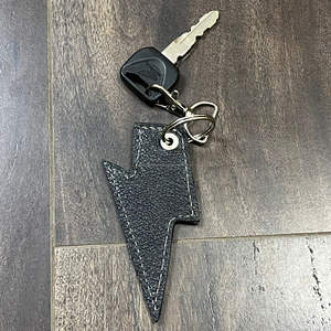 Nuevo Llavero de Cuero Vacuno con Diseño a Cuadros y Rayo, Hecho a Mano, con Patrón a Cuadros, Accesorio de Moda - Product Image 6