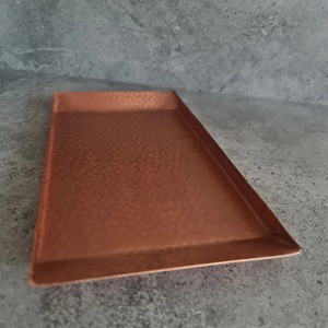 Bandejas decorativas rectangulares de cobre con acabado martillado, estilo abstracto, plato decorativo de metal, decoración para mesa de comedor y cocina - Product Image 2