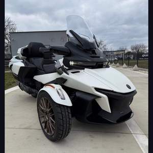 Motocicleta Trike <span class=keywords><strong>Can</strong></span>-<span class=keywords><strong>Am</strong></span> Spyder F3 Sport Roja Original en Venta, Vehículo de Turismo de <span class=keywords><strong>Tres</strong></span> <span class=keywords><strong>Ruedas</strong></span> con Entrega Rápida - Product Image 4