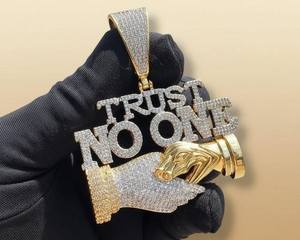 Colgante Personalizado de Dos Tonos con Letras de Nombre, Chapado en Oro de 18K y Plata 925, con Incrustaciones de Diamantes Moissanita, Estilo Hip Hop, Joyería Fina - Product Image 4