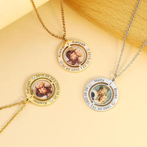 Colgante de Plata con Moissanita para Fotos, Collar Personalizado con Nombre Grabado, Marco Circular, Regalo Familiar - Product Image 2