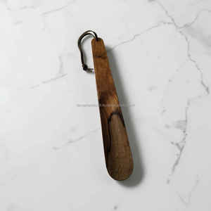 Chausse-pied long en bois de manguier fait main, finition élégante avec boucle en cuir véritable pour un port facile à prix abordable - Product Image 2