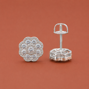 Pendientes de Halo Floral de Moissanita S925 con Centro Brillante Redondo y Diseño Agrupado - Product Image 4