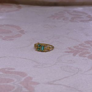 Gemvanity R987 Anillo Unisex de Boda Chapado en Oro de 14K con Esmeralda de Corte Brillante y Diamantes, Diseño Clásico Cristiano de Lujo con Engaste de Canal - Product Image 4