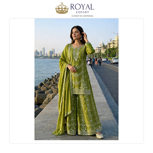 Collection de vêtements traditionnels haut de gamme en soie Chinnon avec broderies, collection de costumes pakistanais pour occasions spéciales, en vente - Product Image 3
