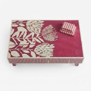 Mesa de Centro con Incrustaciones de Hueso en Blanco y Negro, Diseño Floral de Tulipán Hecho a Mano, Mesa de Centro de Resina Moderna con Incrustaciones, Tamaño Personalizado para Sala de Estar - Product Image 3