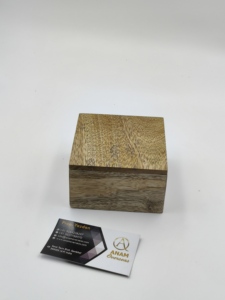 Boîte de rangement pour bijoux en bois de manguier classique personnalisée avec finition naturelle, fermeture magnétique, un seul niveau, pour la cuisine et la salle de bain - Product Image 3