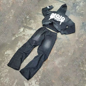 Ensemble survêtement homme personnalisé avec sweat à capuche court et pantalon évasé, imprimé intégral effet délavé soleil, déchiré et délavé à l'acide, orné de strass - Product Image 1
