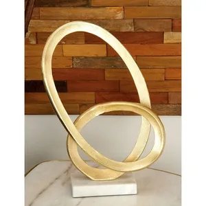 Figurine en métal plaqué or faite à la main, élément décoratif moderne et élégant pour la maison et cadeau d'affaires pour les espaces contemporains dans le monde entier - Product Image 6