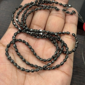 Perles ovales facettées en diamant noir naturel 3-5mm 36CT Qualité AAA Non traitées Brin de perles de diamant naturel brut d'Afrique - Product Image 1