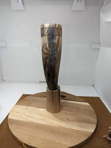 Corne à boire viking sculptée à la main avec support en cuir, écologique, en corne de buffle naturelle, pour hydromel et bière - Product Image 3