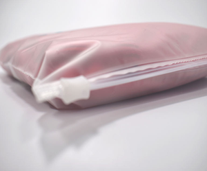 Sac en polyéthylène avec fermeture éclair en métal de haute qualité, transparent, givré, rectangulaire, avec logo personnalisé, en matériau bio-recyclé - Product Image 2