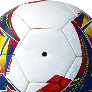 Ballon de football durable cousu à la machine avec fonction anti-explosion pour des activités sportives de plein air durables, options de logo personnalisé - Product Image 5