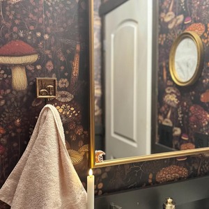 Crochet mural en bois motif champignon avec détails gravés, support décoratif thème nature pour suspendre objets artisanaux, casquettes et serviettes - Product Image 4
