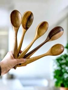 Cuchara de Madera Sostenible Más Vendida para Remover Alimentos Calientes y Uso en Cocina que No Daña las Superficies, Disponible para la Venta - Product Image 5