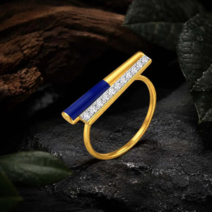 Bague en or avec diamant et design barre en émail bleu - Product Image 4