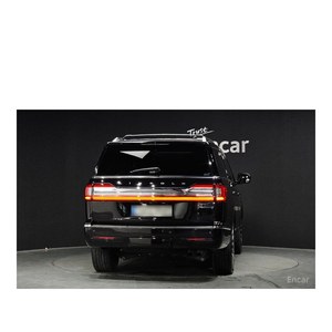 Lincoln Navigator 3.5L con Caja de Cambios Automática, Asientos de Cuero, Cámara Trasera - Modelo de Noviembre de 2021, 56,407 km - Product Image 4