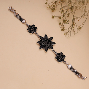 ARTS JEWELS Bracelet vintage fait main en laiton perlé avec fleur en onyx noir, serti clos, plaqué argent antique, cadeau de fiançailles pour femme - Product Image 4