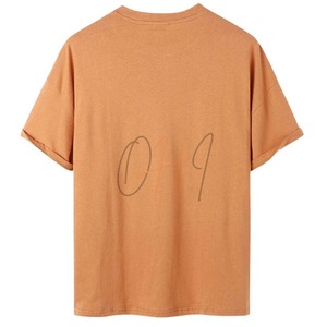 เสื้อยืดโอเวอร์ไซส์สีส้มไหม้พิมพ์ลายกราฟิกสำหรับผู้ชาย - ดีไซน์ตัวอักษร "OH" สไตล์มินิมอล คอกลม แขนสั้น ผ้าฝ้าย - Product Image 1