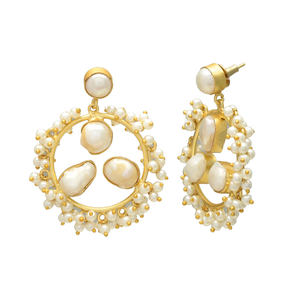 Pendientes de Perlas Naturales de Agua Dulce Blancas Ostra, con Alambre, Latón Chapado en Oro de 24K, Hechos a Mano, Estilo Vintage Cristiano, Diseño Irregular, para Mujer - Product Image 2