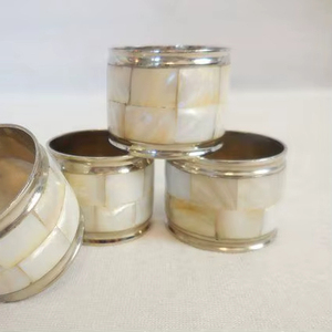 แหวนรองผ้าเช็ดปากทองเหลืองดีไซน์พรีเมียม แหวนรองผ้าเช็ดปากโลหะฝังมุก แหวนรองผ้าเช็ดปากสแตนเลส ราคาขายส่งจากโรงงาน - Product Image 1