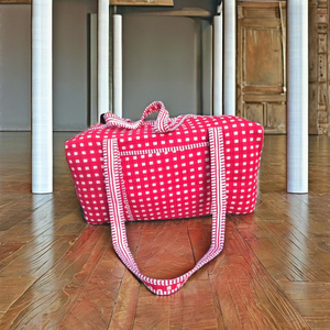 Bolsa Deportiva de Lujo Roja, Espaciosa, Ligera y Duradera, de Gran Capacidad, Diseño Acolchado, Tela de Algodón Ecológica para Mujer - Product Image 1