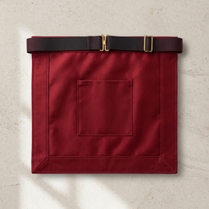 Delantal Masónico de Cuero Blanco con Borde de Terciopelo Rojo, Borlas Bordadas en Dorado, Estilo Clásico - Product Image 5