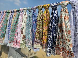 Pareo de Playa de Algodón con Estampado Artesanal Indio, Sarong de Playa de Tela Suave de Voile, Pareo de Verano, Regalo para Ella - Product Image 3