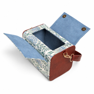 Bolso de hombro con estampado botánico rojo, correa marrón desmontable y solapa para mujer - Product Image 2