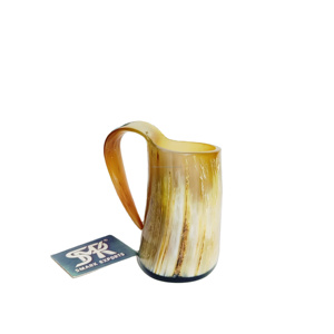Chope à bière rustique haut de gamme en corne, fabriquée à la main en Afrique, finition naturelle, écologique, 5 pouces, pour cadeaux, célébrations et présentation - Product Image 1