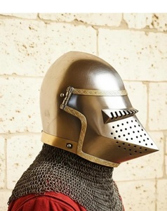 Casco de malla de acero hecho a mano con diseño de cara de cerdo, armadura medieval de caballero con adornos de latón. - Product Image 4