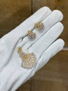 Conjunto de Collar con Colgante de Diamantes Naturales con Baño de Rodio para Mujer, Marca Bhargavi, Joyería Nupcial India de la India - Product Image 2