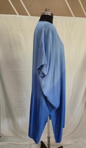 Vestido Kaftan Ombre Tie Dye para Mujer, Estilo Holgado, Ropa de Playa con Tela de Rayón Suave y Elegante Diseño en Degradado Azul - Product Image 4